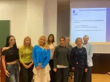 Uczestnicy SeaBluE - Welcome Days pozują do wspólnego zdjęcia