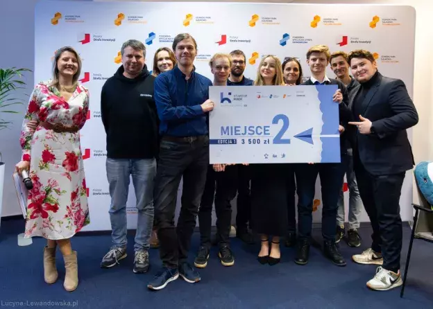Sukces studentów WZR i MFI UG na Hackathonie #StartupHack – zespół Work in Progress na podium!